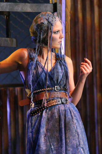 Stephanie Philo in Medea